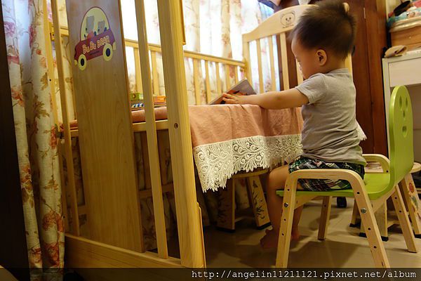 嬰兒床用到國小-變身為成長書桌