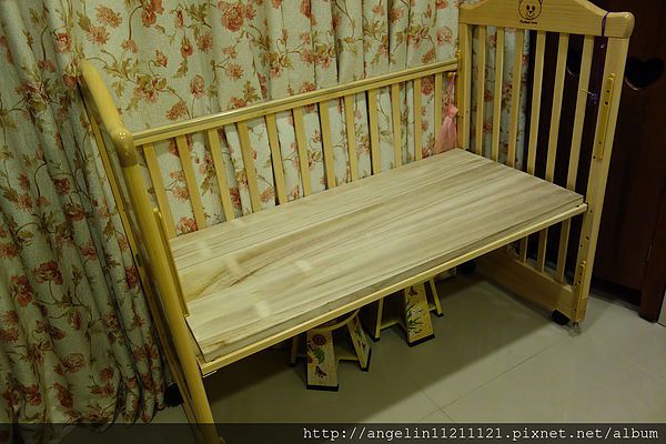 嬰兒床用到國小-變身為成長書桌