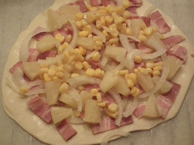 【食譜】簡單薄皮脆片披薩，自己做啥口味都可以～
