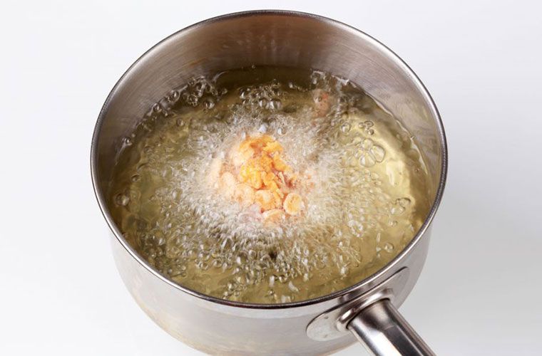 【超好用料理秘招！】用這個方法過濾炸油，方便又乾淨！