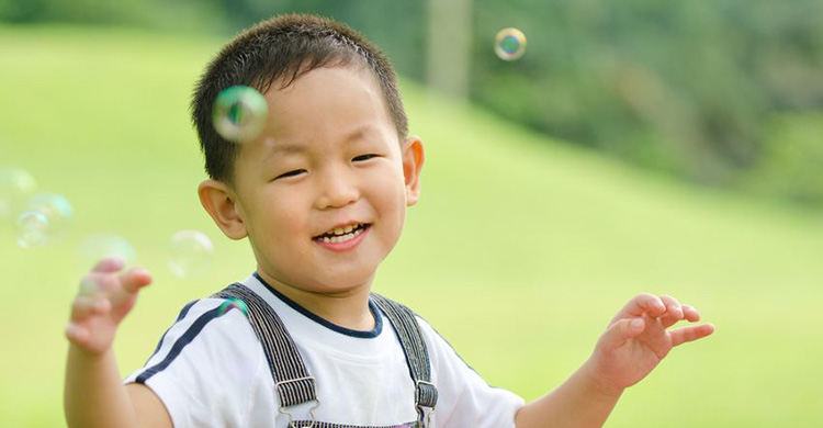 幼童最愛玩！超簡單泡泡水DIY