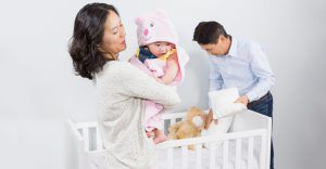 Baby想睡過夜，首記嬰兒床及親子共眠安全法則！