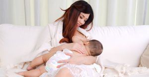 乳房硬得像鉛球！四招塞奶按摩解除乳腺硬塊危機