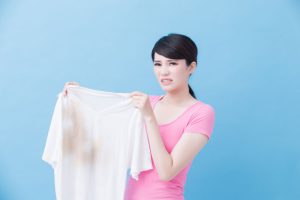 白T恤,T-shirt,白T,衣服發黃,專用清潔劑,污漬,汗漬,檸檬汁,小蘇打粉