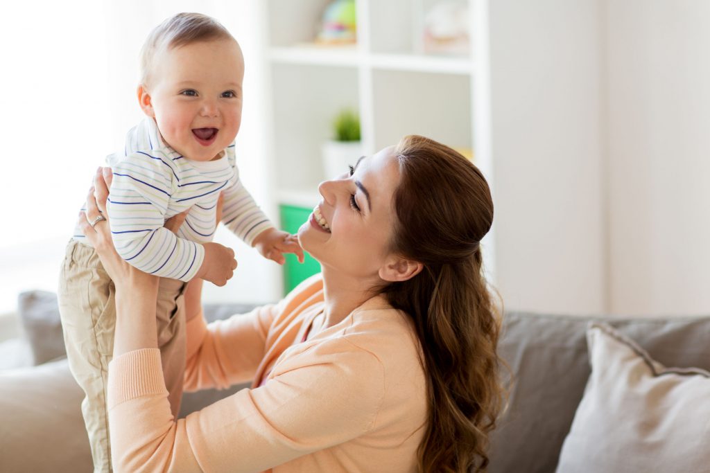 ▲ 寶寶的成長關鍵來自於HMO、sn-2 PA、gsMO等母乳營養，陳醫師建議寶寶1歲換奶可挑選含有銜接母乳的活性因子的配方。