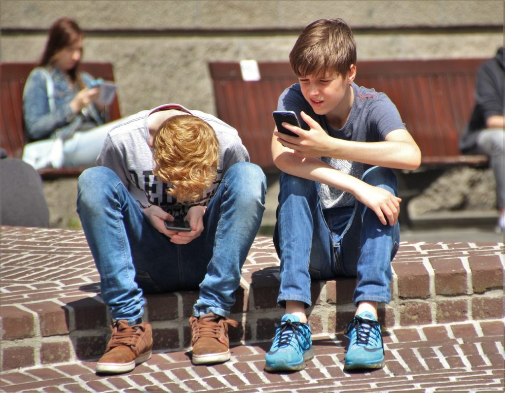 網路媒體,社群,手機,青少年