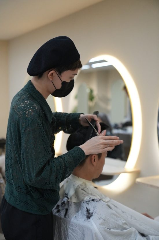 高雄燙髮染髮推薦　Una尤拿高雄概念館的設計師超有經驗和想法！